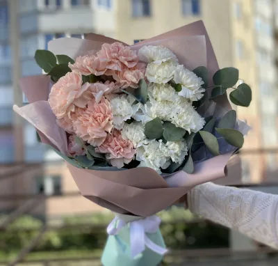 Монобукет из розовых и белых диантусов — купить с доставкой в Мурино